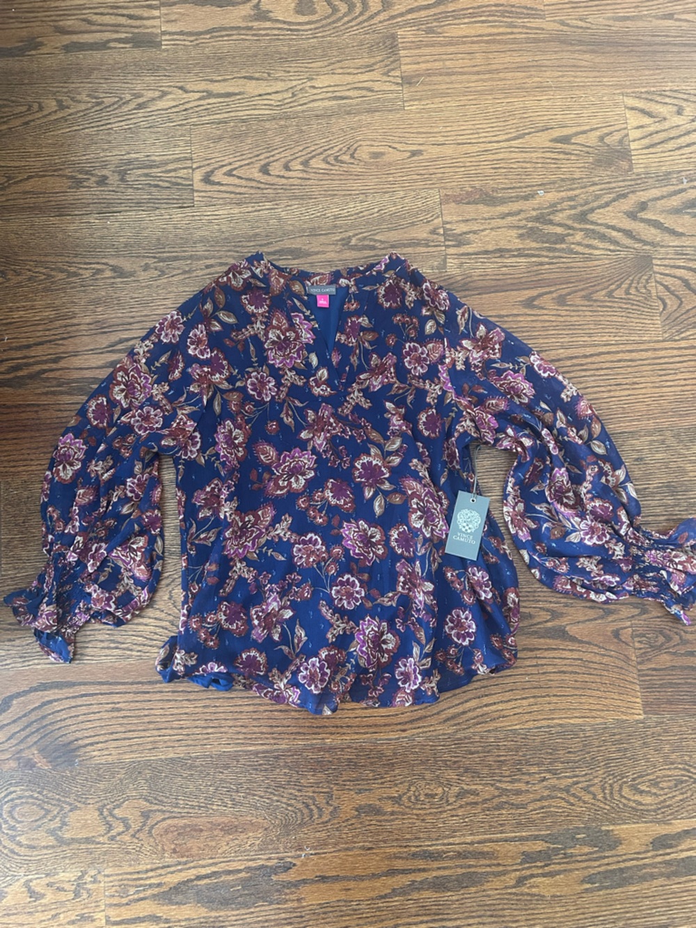 Vince Camuto flowy floral top - size S